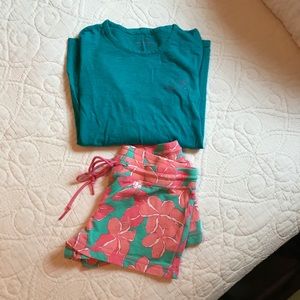 Vineyard Vines Shorts & top